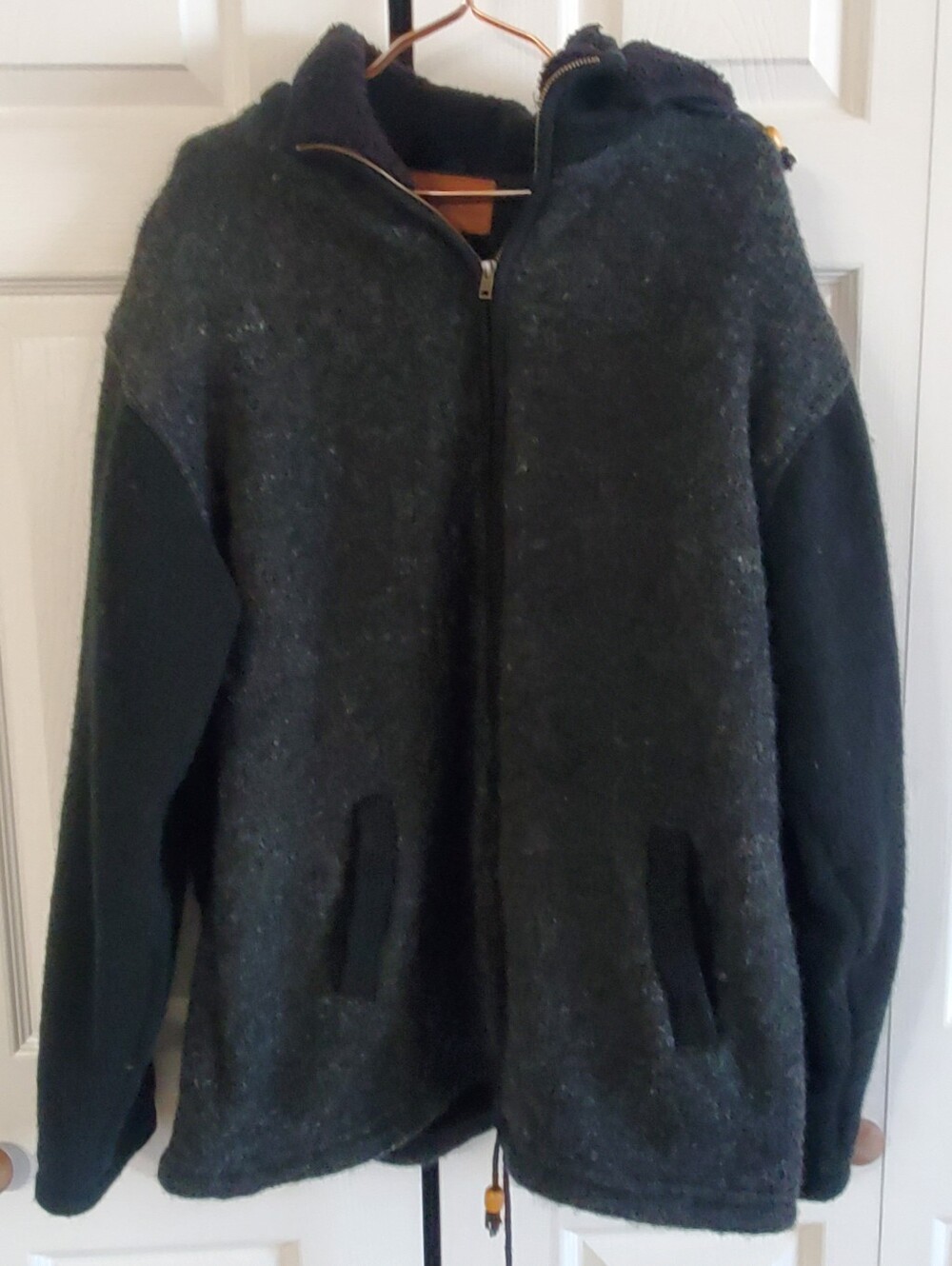 VINTAGE ROCKY MOUNTAIN OUTFITTERS ALBERTA CANADA XXL WOOL SWEATER JACKET. UNISEX